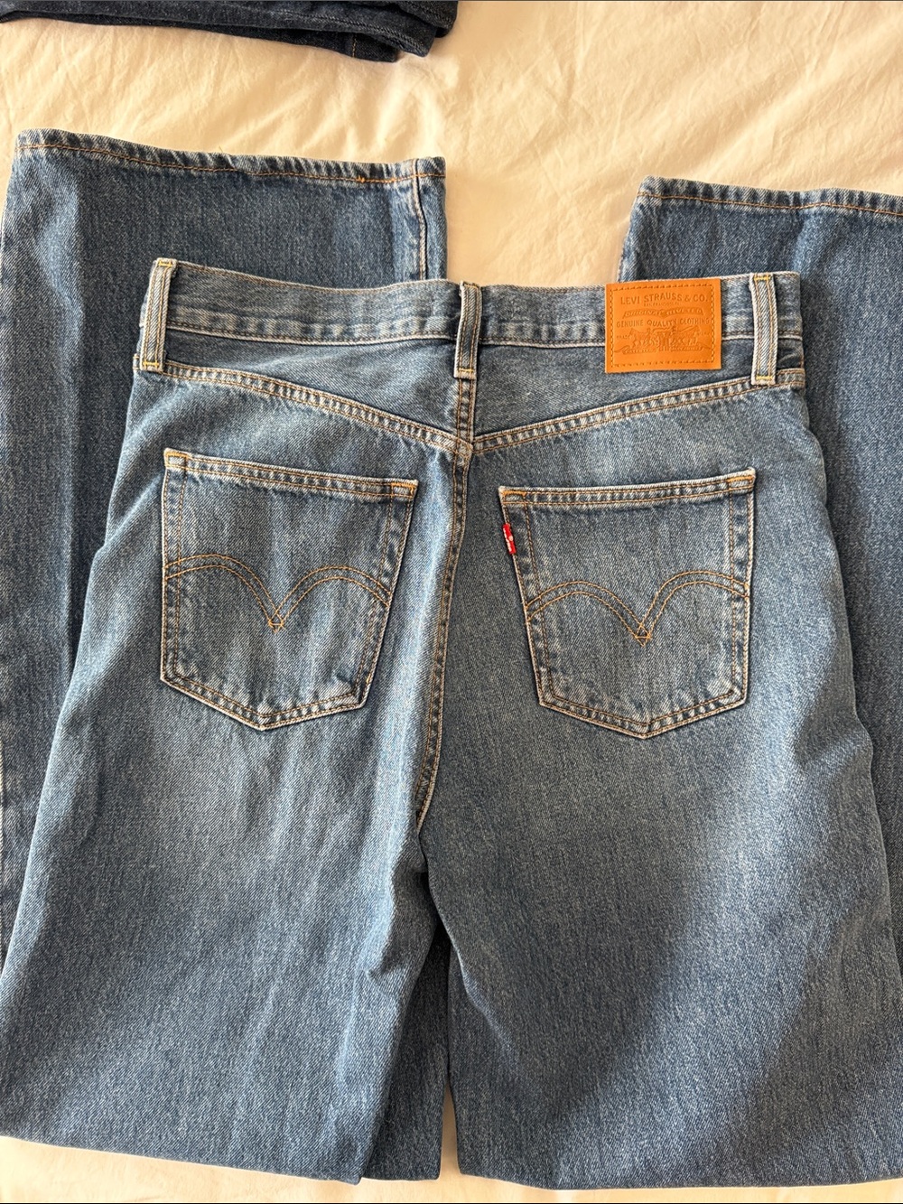 Levi's Ribcage Women's Wide-Leg Jeans in Medium Blue Wash - 28 x 34 - Picture 7 of 7